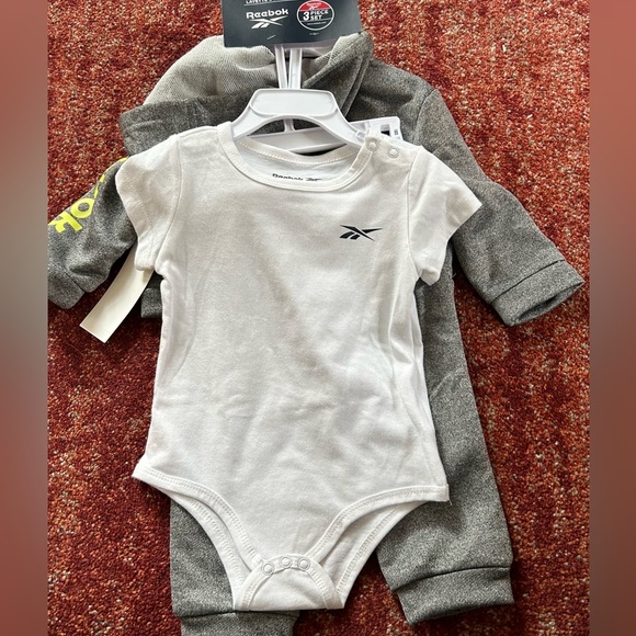 Reebok Boy's 3 Pc. Set Size 6-9 Mos NEW Sweatshirt, Pants, One Piece - Picture 2 of 4